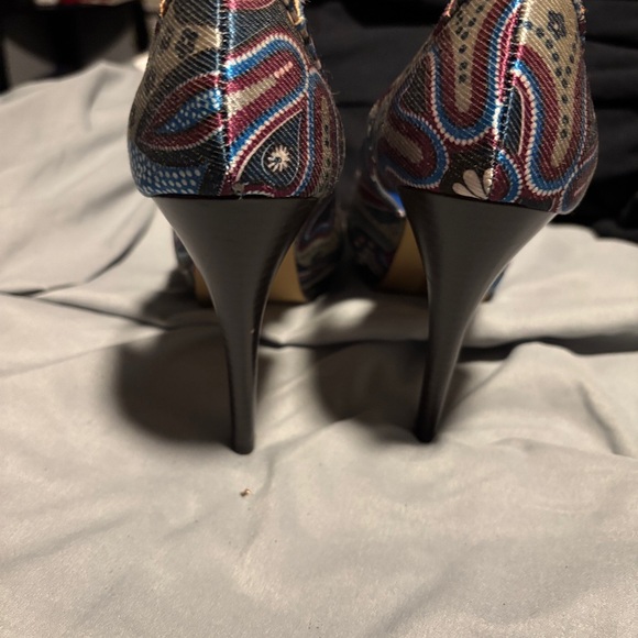 EUC Fergi tall heels - Picture 4 of 5